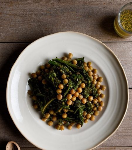 Chickpeas With Broccoli Rabe recipe image