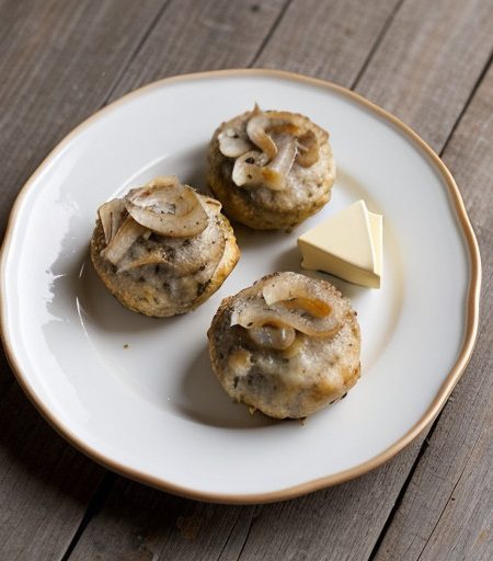 Mushrooms Stuffed With Crabmeat & Gruyere recipe image