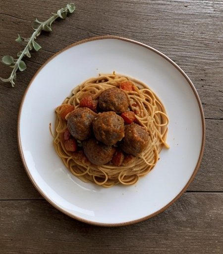 Spaghetti With Vegetarian Meat Balls recipe image