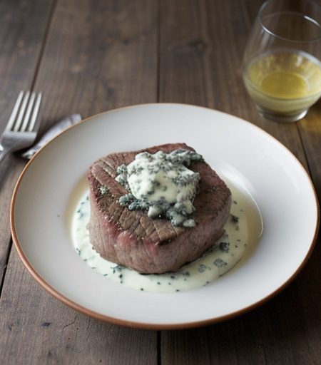 Steak With Blue Cheese Dressing recipe image